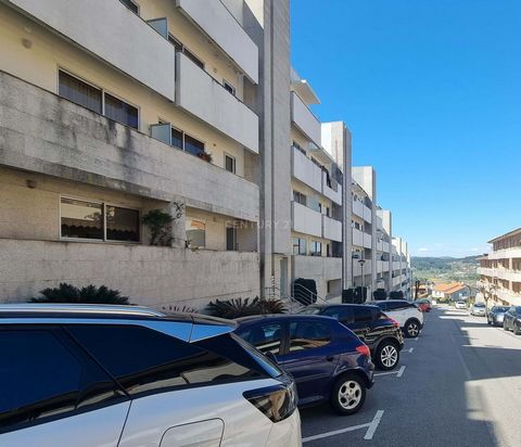 T2 in Aldão Guimarães Fully furnished, pre-installation of central heating, fireplace with stove, balcony, wardrobes, 2 bathrooms, individual garage for 2 cars.