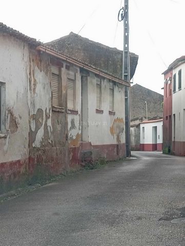 Ruin for total rehabilitation, located in Casal dos Rios, Lousã, quiet location, 5 minutes from the village. close to transport. The village of Lousã is located 28km from Coimbra and is surrounded by imposing mountains dotting some of the most charmi...