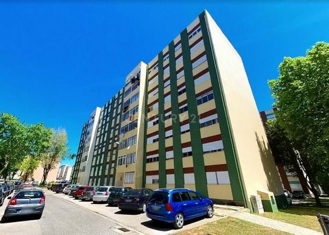 *IMÓVEL ARRENDADO | Imóvel atualmente arrendado até final de Setembro de 2024* Apartamento T2 com uma área total de 66 metros quadrados, localizado no Cacém, Sintra, distrito de Lisboa. Localizado em zona residencial consolidada, próximo de pontos de...