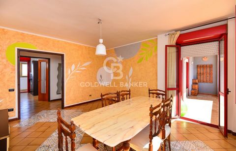 LECCE In an area full of services and facilities, we offer for sale a large 104 sqm apartment located on the 3rd floor of building dating back to 1900s with lift and a garage of 16 sqm. In the living area, the apartment consists of entrance hall, lar...