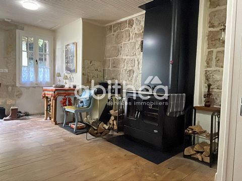Located in the heart of one of the most beautiful villages of France in AUBETERRE SUR DRONNE, the Abithéa Charente agency presents this village house of 61m2. Are you looking for a holiday home? Alone or as a couple, this house will also suit you to ...