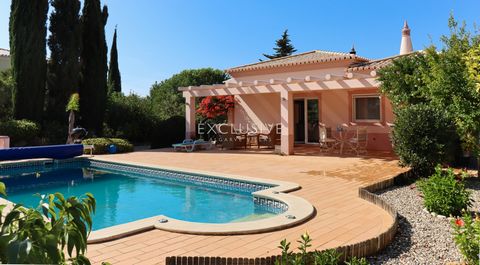 This villa is located in a small luxury urbanization, between Ferragudo and Carvoeiro. The property is layed out on one floor and it is very bright and spacious.  The living area has a fireplace, and access doors to the garden, leading to the kitchen...