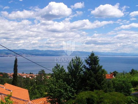 Location: Primorsko-goranska županija, Lovran, Lovran. Lovran, autochthonous house with an unobstructed view of the sea. A beautiful autochthonous stone house is located just a few minutes' drive from the town of Lovran. The property consists of 8 ap...