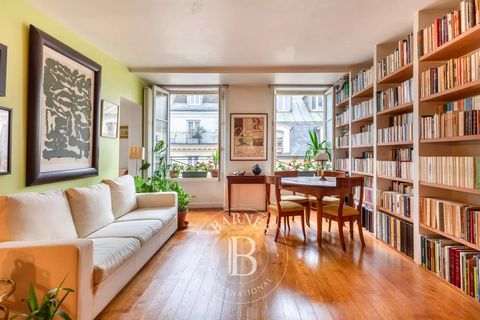 Barnes Le Marais is listing this stunning 1-bed apartment offering a surface area of 55m² (592 sq ft) under the Carrez Law on the 4th floor of a very well-maintained historic condominium. Comprising an entrance hall, a large west-facing living room w...