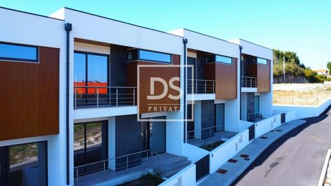 Fantastic townhouses T3 in Travanca, Amarante. Composed of basement with closed garage of 37m2 with automatic gate, ground floor where you will find a large kitchen, living room, toilet service and access to the patio, 1st floor with 3 bedrooms (1 of...