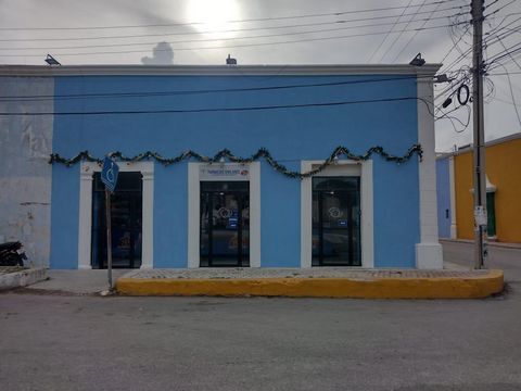 HISTORIC CORNER WITH COMMERCIAL POTENTIAL IN LERMA CAMPECHE. This charming old house, located in the first square of Lerma Campeche is an architectural gem, with great economic potential, its location in a strategic corner, makes it a focal point for...