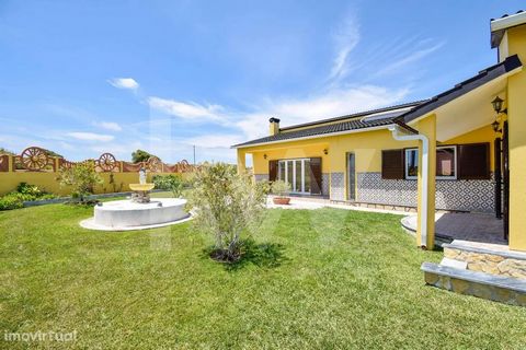 UNIQUE VILLA, NEAR THE BEACH, IN MAGOITO. If you admire the tranquility, want to stay close to the beach and the good weather seduces... You have just found your DREAM VILLA, with a unique sun exposure and 10 minutes from the village of Sintra and th...