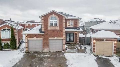 Walking Distance To Rvh, Georgian College And Barrie Transit System And Easy Quick Access To Hwys 400 Or 11. One Of The Largest Pie Lots In The Area. All Brick 4+1 Bedroom Home W/Loft Could Be 4th Bedroom. Open Concept W/Large Foyer. Master Bedroom W...