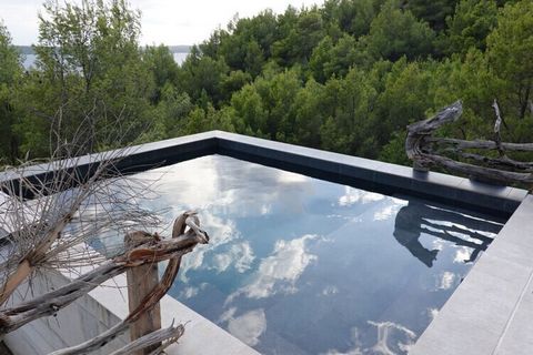 Eco-resort with pool, up to 10 people. Panoramic sea views, just 250m walk to the beach through vineyards and olive groves. Hvar, Croatia.