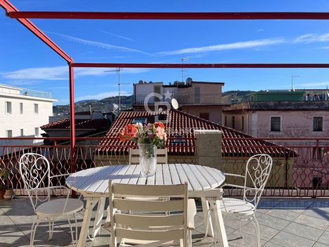 We offer for sale in Agropoli, in via Fiume, an apartment of approximately 90 m2. The property boasts a privileged position close to the services and conveniences of everyday life, but above all, we are just 200 meters from the nearest beach. This ap...
