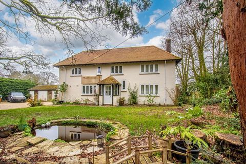 A charming 3-bedroom detached home nestled in around 1.1 acres of land in the highly coveted New Forest village of Burley. This characterful property boasts two stables within its grounds, along with a separate garage. Planning permission has been gr...
