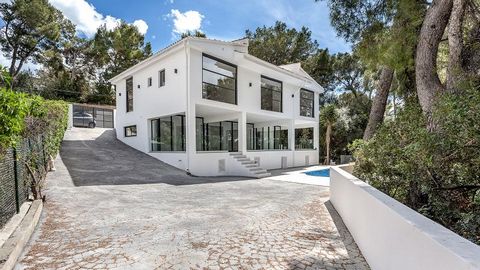 Refurbished luxury villa in a noble residential area in the south-west of Mallorca. The exclusive property is currently being remodelled and is expected to be completed this spring. The fantastic villa has a plot of approx. 800 m2 and a constructed a...