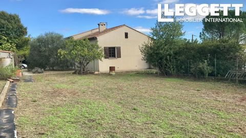 A20423RSI30 - This family house build in 1980 is located in calm residential area in beautiful village with all amenities in walking distance (cafés, restaurants, supermarket, pharmacy, bakery) and many events during the year, situated between Alès (...