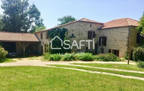 Superb equestrian property of 8.7 hectares located in Lot et Garonne, just 15 km from Agen (TGV), offering a central position between Toulouse and Bordeaux, approximately 1h15 from each. This property includes a spacious 17th century stone residence ...