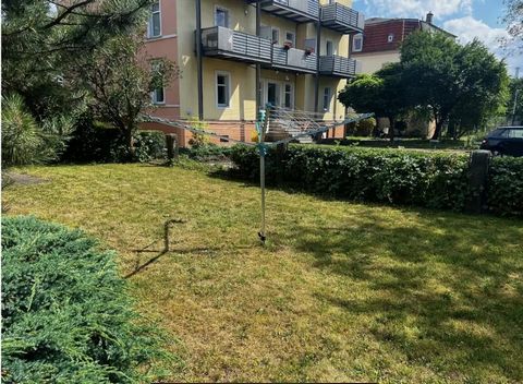 Property description: The apartment is located in a small and very well-kept apartment building in the green and quiet district of Gruna/Seidnitz. Equipment: -3 room apartment on the 2nd and 3rd floor, over two levels - large spacious kitchen - moder...