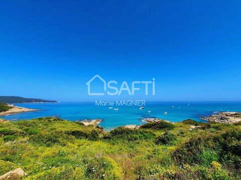 SAFTI PRESTIGE offers you this beautiful Provençal style property surrounded by Mediterranean species on a plot of approximately 5000m2 near the beaches in a sought-after area of ??RAMATUELLE. Architectural villa of 260 m2, it will seduce you from th...
