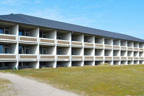 Wohnung in Fanø Bad, oben im 1. Stock mit Blick auf die Nordsee. Die 2005 renovierte Wohnung ist ausgestattet mit einer Küche in offener Verbindung zum Wohnzimmer, einem Schlafzimmer mit zwei Betten, einem Badezimmer mit Fußbodenheizung und einem Bal...