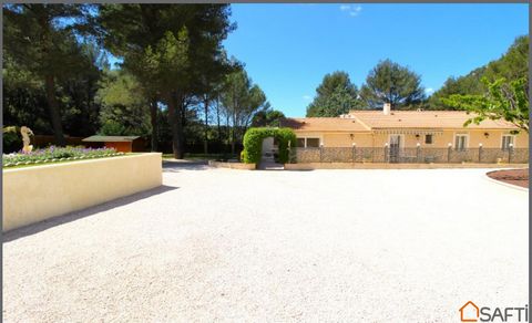 13780 Cuges-les-pins - South of the Sainte Beaume massif, Magnificent single-storey villa of 126 m² in absolute calm on landscaped and wooded grounds of approximately 1980 m². Facing south, this property with quality services, fully air-conditioned h...