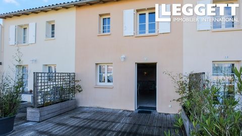 A10339 - A 3 bedroom holiday cottage in a sought after setting a short walk from the centre of future Spa town of St Jean d'Angély Information about risks to which this property is exposed is available on the Géorisques website : https:// ...
