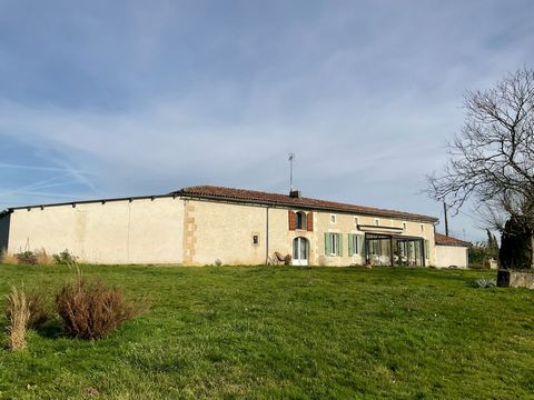 Farm with interesting potential Do you want to acquire a rejuvenating property, far from the noise and close to the ocean? Sweetness of life in Haute-Saintonge in a small village in the Charente countryside 45 minutes from Bordeaux. This spacious far...