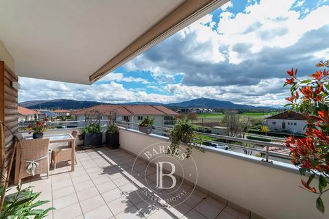 EXCLUSIVE RIGHTS - This apartment is located just two minutes from the center of Douvaine and all amenities: transport, train station, shops, schools. It is also close to the Swiss border. Built on the 2nd floor of a 2006 residence with elevator, the...