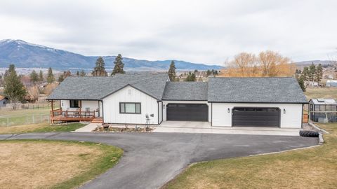 Welcome to 392 Hidden Valley Road S in the stunning Florence, Montana. Not only is this house absolutely stunning inside, the perfect sized acreage with awe-inspiring views make this the absolutely perfect home for just about every buyer. Perched up ...