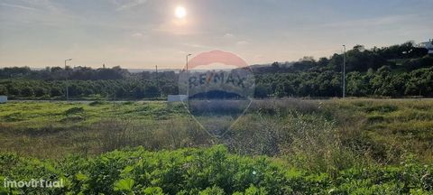 Land for sale at 115 000 € with housing project T3 +1 Sea view! walk to the centre of Sto Estevão and its services, 10 minutes from Tavira and 25 minutes from Faro airport. Motorway access is 4 minutes away. Allotment completed with the possibility o...