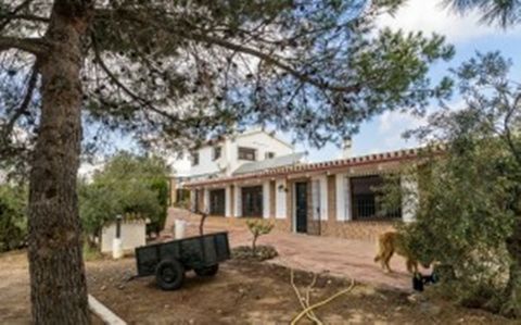 2278-V FANTASTIC FINCA FOR SALE on 70 000m2 of fenced plot, consists of many facilities in perfect condition, a house of 300m2 with living-dining room with fireplace, independent and furnished kitchen, 3 bedrooms, 3 bathrooms, plus a guest house of 1...