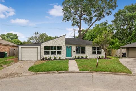 Welcome to your new home , where charm meets practicality. This delightful property features 3 bedrooms, 2 bath, and a high-ceiling living/dining room, creating an inviting atmosphere for family gatherings or entertaining guests. The recent updates, ...