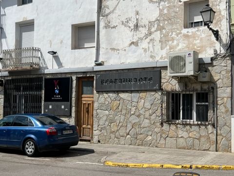 Se vende restaurante en Ayora Se vende como en las fotos con el interior incluido El restaurante siempre ha funcionado bien pero el propietario actual tiene que irse por motivos personales Se encuentra en una buena ubicación con una terraza