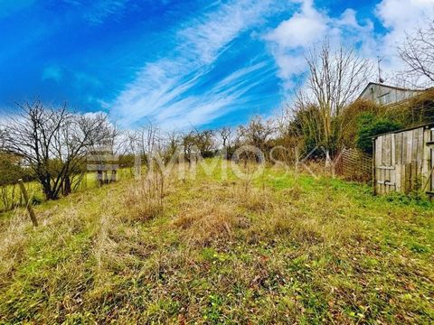 Te koop is een perceel van ca. 1.500 m² in Röttingen, dat indruk maakt met zijn aantrekkelijke ligging. Het ligt op een helling en biedt een prachtig uitzicht over de stad en de omliggende wijngaarden. Momenteel is het pand nog steeds aangewezen als ...