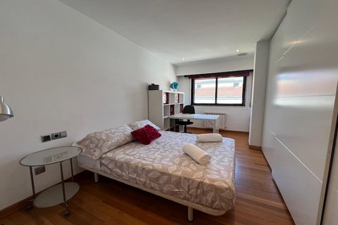 Het appartement in Ourense heeft 4 slaapkamer(s) en kan gereserveerd worden tot 7 personen. Accommodatie De accommodatie heeft een oppervlakte van 170 m² isgezellig ingerichte en is modern. De woning bevindt zich op 0 m van de golfbaan, 0 m van het m...