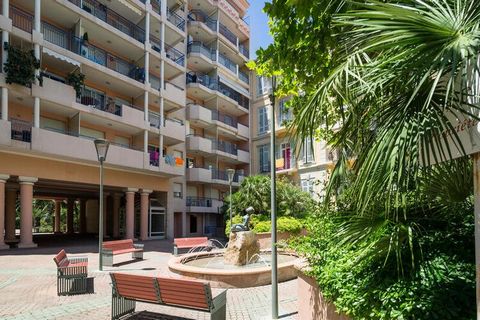 Pour vos prochaines vacances, pensez à séjourner dans un appartement confortable et climatisé situé à seulement 100 mètres de la plage, du casino et des commerces. L'appartement dispose d'un salon avec un canapé-lit et un lit gigogne, ce qui le rend ...