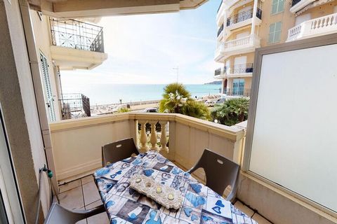 Dit prachtige 2-kamerappartement, gelegen op de 2e verdieping van een luxe residentie, biedt een comfortabel en ontspannen verblijf in het hart van Menton. Het appartement is voorzien van airconditioning en beschikt over een ruime woonkamer met een s...