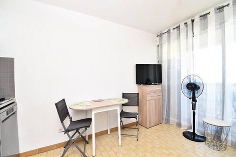 Dieses 18 m² große Studio-Apartment befindet sich in einer gepflegten Residenz und bietet komfortable Unterkünfte für bis zu 4 Gäste. Das Studio ist mit zwei Etagenbetten und einem ausziehbaren Sofa ausgestattet und bietet so eine flexible Schlafgele...