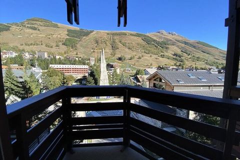 Geef uw vakantie een boost in dit appartement in Les 2 Alpes: Residentie “La Grande Chaume”. Tegenover de stoeltjeslift ''Belle-Etoile'', ESF-lift en montage, dichtbij alle voorzieningen (restaurants, sportmerken, berghuis, enz.), in een rustig en ne...