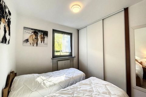 Ten uroczy apartament o powierzchni 47 m², położony w luksusowej rezydencji „Les Jardins de l'Androsace”, oferuje wspaniałe widoki na pasmo Mont-Blanc z balkonu wychodzącego na południowy zachód. W apartamencie znajdują się dwie sypialnie – jedna z p...