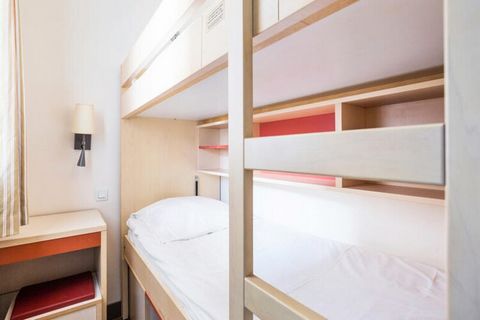 Ce charmant appartement duplex de 38 m² au troisième étage offre un séjour confortable avec des équipements modernes. Le séjour comprend deux canapés-lits dont un avec un lit gigogne, offrant trois couchages adaptés aux familles. Le coin cabine, doté...