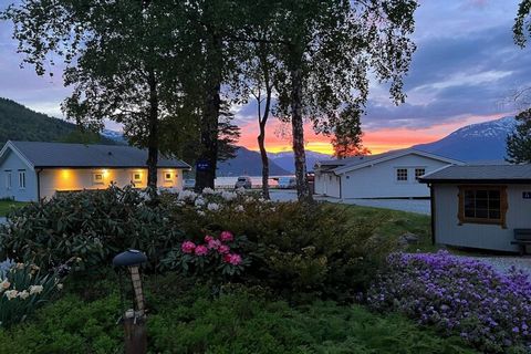 Välkommen till Læsø Ly, vårt semestercenter som ligger i en idyllisk miljö på Læsø Island, där natur, lugn och gemenskap kombineras för att erbjuda en lugn och trevlig semesterupplevelse. Perfekt för enskilda personer, små grupper, stora grupper elle...