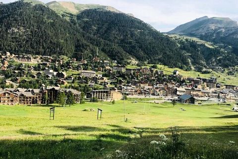 Afstanden: Toegang tot de piste: 100 m ESF & Club Piou Piou: 300 m Dichtstbijzijnde skilift (Chalvet-gondel): 100 m Superette: 170 m / Andere winkels en restaurants: 150 m Busstation: 150 meter Durancia: Nuxe Aquatic Centre en Spa: 800 meter (gratis ...