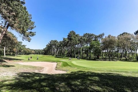 Rezydencja Le Domaine du Golf de Pinsolle znajduje się rzut kamieniem od pięknych piaszczystych plaż, na skraju pola golfowego, 1 km od morskiego jeziora Etangs. Ta wakacyjna rezydencja w Soustons oferuje wysokiej jakości zakwaterowanie w spokojnej i...