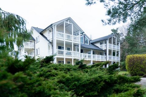 Die Ostseeinsel Rügen ist ein Kinderparadies. Endlose weiße Sandstrände, die weitläufige und bezaubernde Natur sowie die sanfte Ostsee mit ihrem milden Klima laden große und kleine Familien zum Erholen und Entspannen ein. Der Dünenpark Binz ist der i...