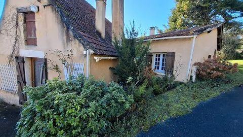 Single storey house with large dryer. Exceptional view of the valley. The house includes a large living room of 35 m2 with kitchen to be converted, 3 bedrooms, shower room and separate toilet. The living room includes a magnificent fireplace with woo...