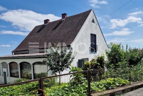 Dieses aus den 1950er Jahren stammende Haus besticht durch seine ruhige Aussichtslage. Das Haus verfügt über ca. 157m², welche sich über 2 Etagen erstrecken. Das Erdgeschoss teilt sich wie folgt auf: + Küche + Speis + Vorraum + Abstellraum + Badezimm...