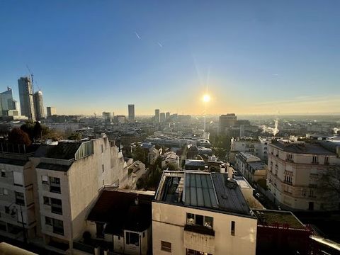 An apartment located on the 5th floor of a well-maintained 1906 building, measuring 78.68 m² Carrez, ideal for a pied-à-terre or a couple with a child. Bathed in light, cross-ventilated, with spectacular views of Paris (Eiffel Tower and Sacré Coeur),...