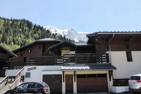 Este encantador apartamento de 27,5 m² en Contamines-Montjoie es perfecto para unas vacaciones en familia o con amigos y tiene capacidad para 4 personas. Dispone de salón con sofá cama (160x190), literas (90x190) y TV, creando un espacio acogedor y f...