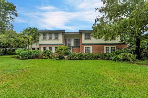 Traditional 2 story Brick Colonial in Breathtaking Whispering Pines in Davie! Reminiscent of A New England Estate, this custom-built home welcomes you into a GRAND 2 story foyer, soaring living room, formal dining room & enormous family room/ kitchen...