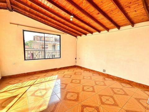 Casa tercer piso en venta sector Pedregal, Medellin. Cuenta con una distribución de 84m2, 3 habitaciones, 1 baño, patio, sala comedor amplia, cocina integral y parqueadero de moto. Cerca rutas de transporte, sena de pedregal, unidad deportiva de cast...