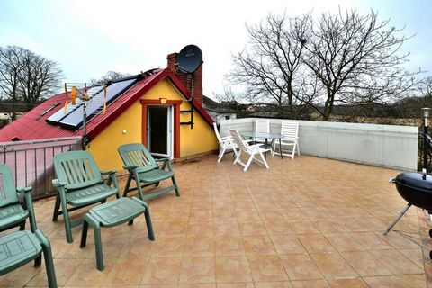 Un complejo de vacaciones familiar en el tranquilo pueblo de Ostrowiec Sławieński. Hay una playa privada en el lago. El centro está rodeado de prados, campos y bosques, donde relajarse en contacto con la naturaleza, disfrutar de paseos a pie y en bic...