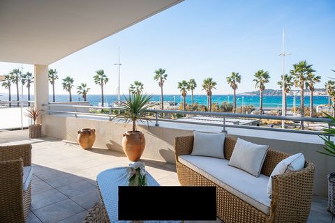 Ideally positioned facing the sea in the town of Six-Fours-les-Plages in the Var, this contemporary apartment has a surface area of over 100m2, with a 55m2 terrace. The property has an efficient layout, with an entrance with a cupboard, a 30m2 living...